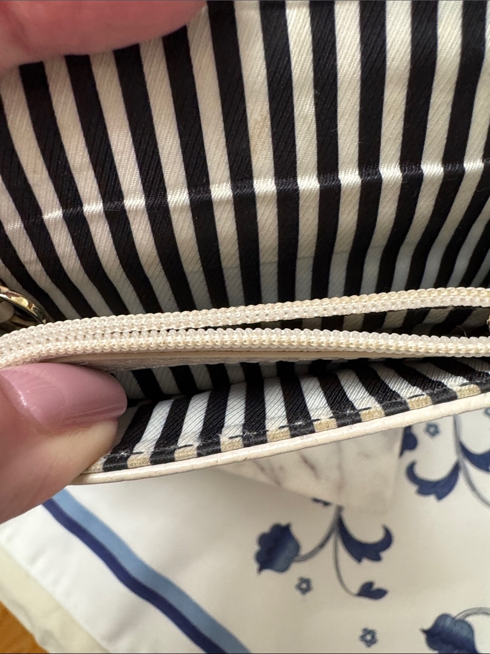 kate spade Cream and Black Leather Bow Wallet - Picture 10 of 11